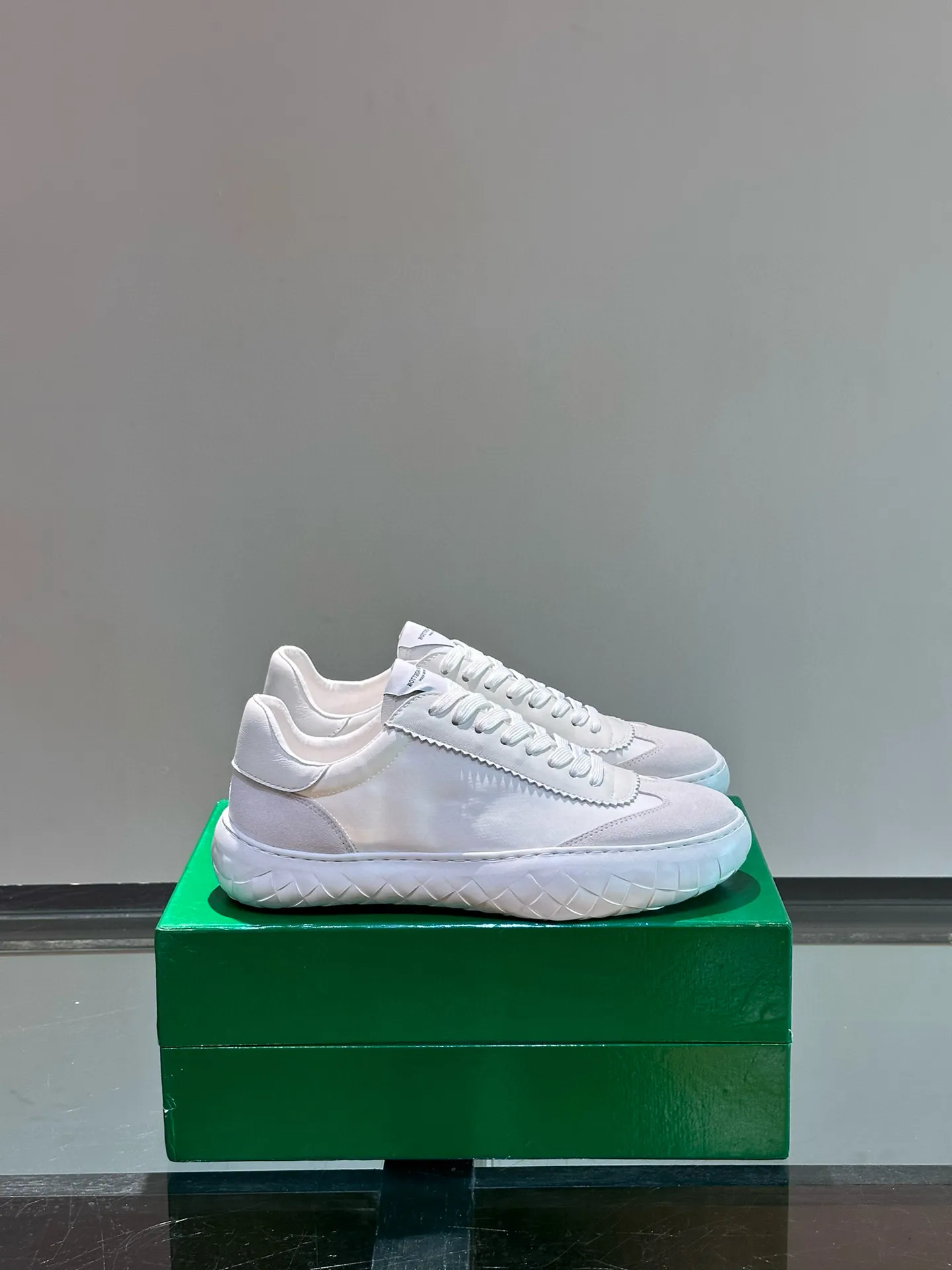 Factory price: 438💰BV/Bottega Veneta🆕New men's moral training sneakers, made of Sneaker technology nylon and suede, inspired by retro basketball shoes, a new interpretation of classic sneakers, a light, comfortable and breathable summer must-have item, the soles are made of classic woven texture, super recognizable, nylon suede stitching, full of texture! Size: 38-44, (45 customized)